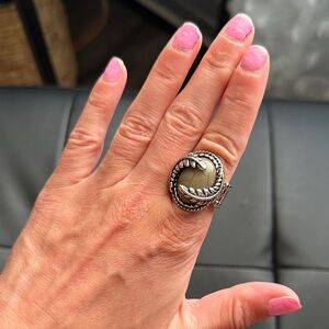 Elegant Silver and Olive Green Statement Ring